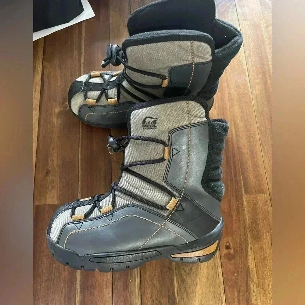 Sorel Sneaky Pete boots kids size 1